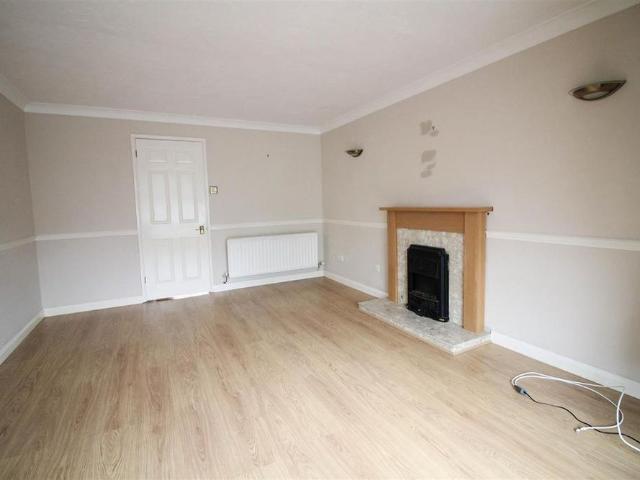 4 bedroom detached house to rent
