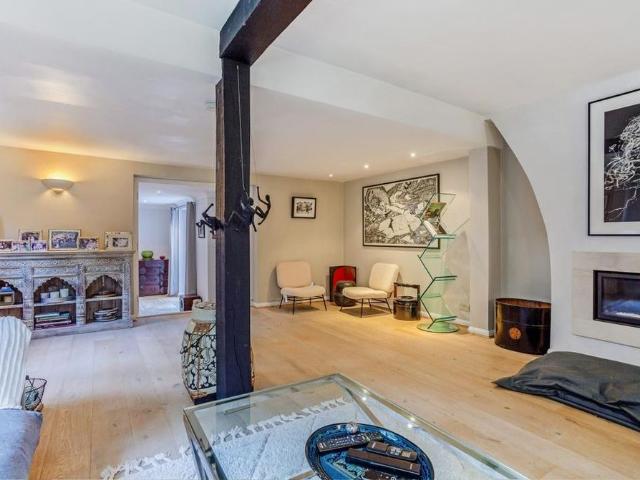 4 bedroom detached house to rent