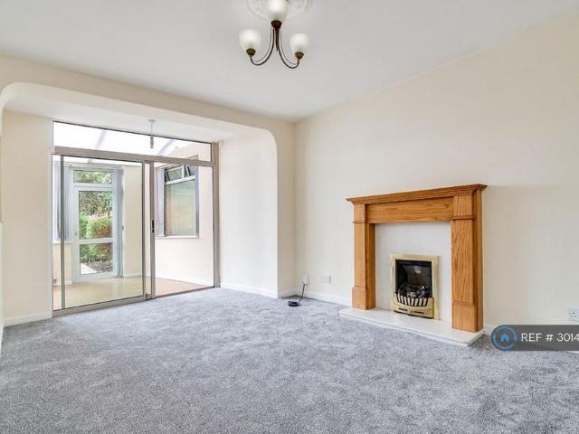 4 bedroom detached house to rent