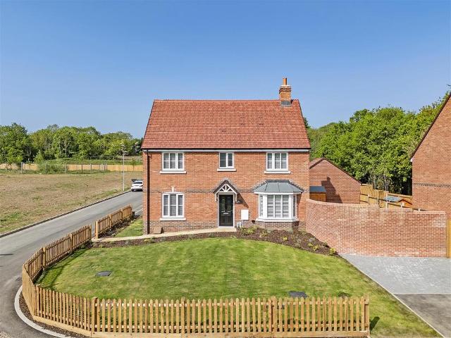 4 bedroom detached house to rent