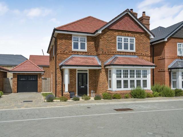 4 bedroom detached house to rent