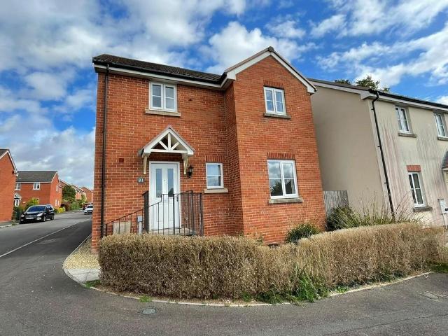 4 bedroom detached house to rent