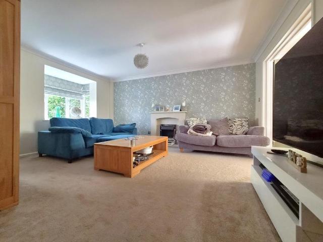 4 bedroom detached house to rent