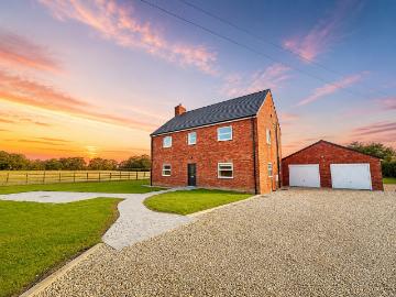 4 bedroom detached house to rent