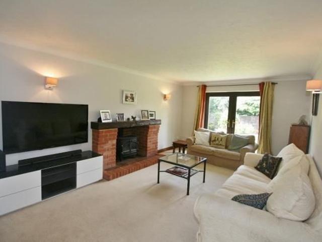 4 bedroom detached house to rent