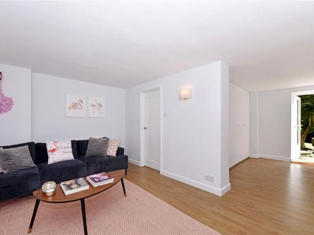 4 bedroom detached house to rent