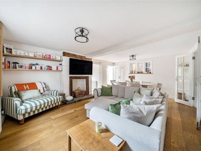 4 bedroom detached house to rent