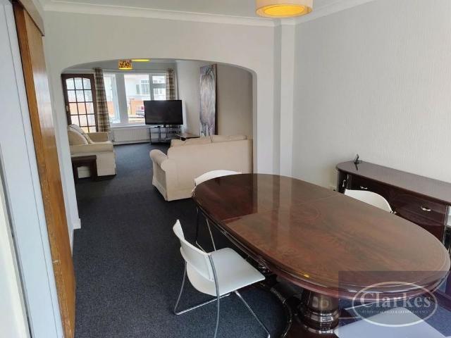 4 bedroom detached house to rent