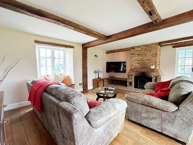 4 bedroom detached house to rent