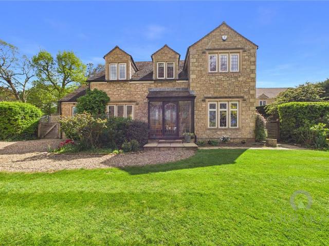 4 bedroom detached house to rent