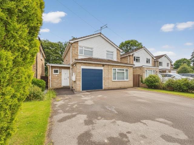 4 bedroom detached house to rent