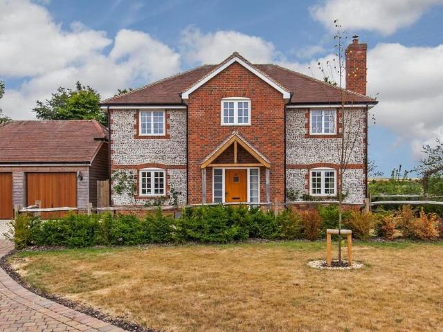 4 bedroom detached house to rent