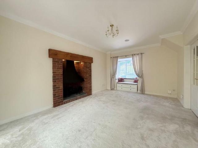 4 bedroom detached house to rent