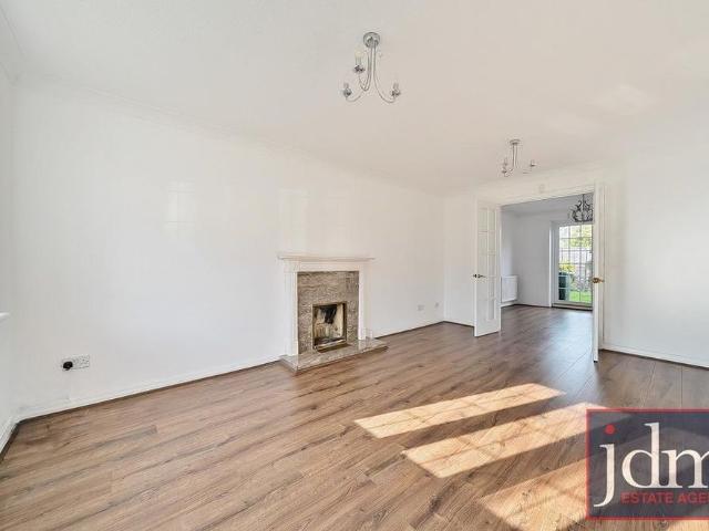 4 bedroom detached house to rent