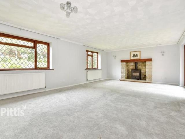 4 bedroom detached house to rent