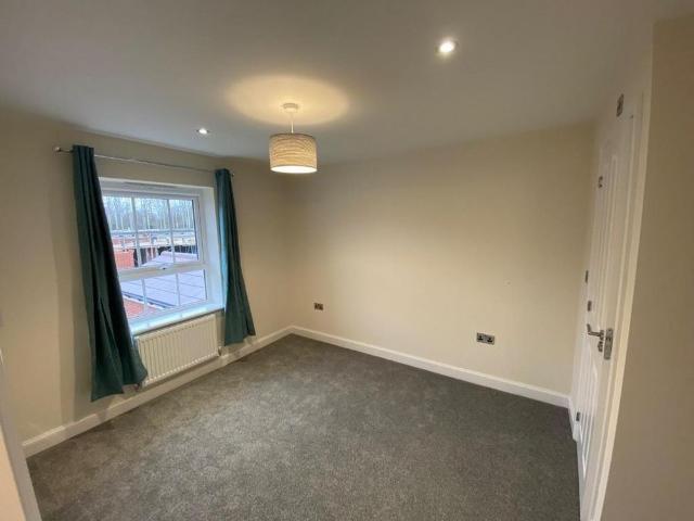 4 bedroom detached house to rent