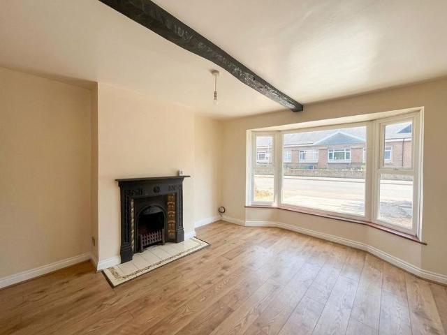 4 bedroom detached house to rent