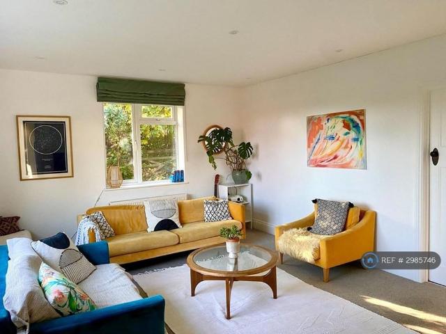 4 bedroom detached house to rent