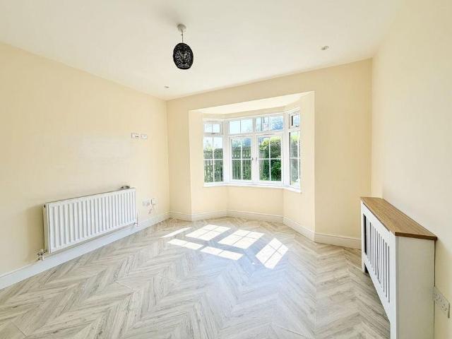 4 bedroom detached house to rent