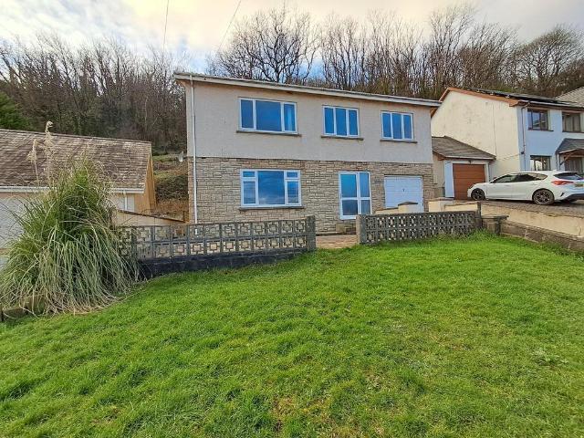 4 bedroom detached house to rent