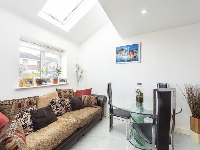 4 bedroom detached house to rent