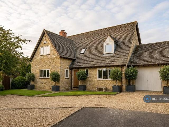 4 bedroom detached house to rent