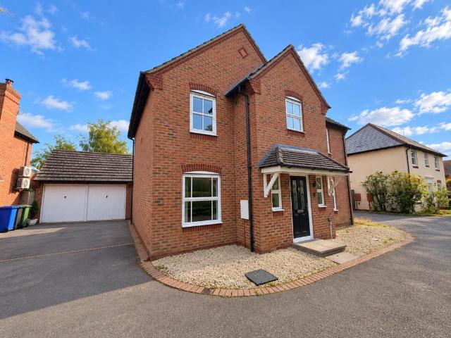 4 bedroom detached house to rent