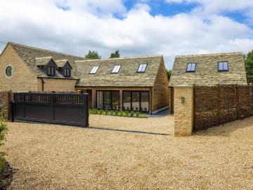 4 bedroom detached house to rent