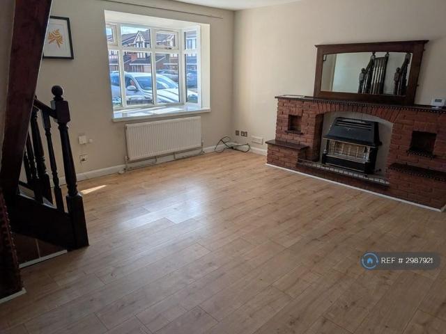 4 bedroom detached house to rent