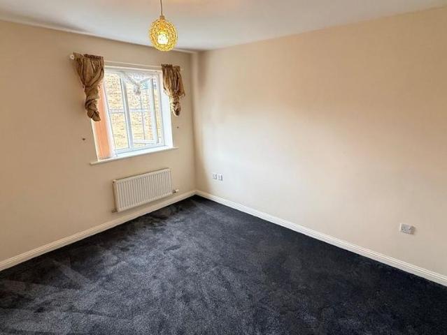 4 bedroom detached house to rent