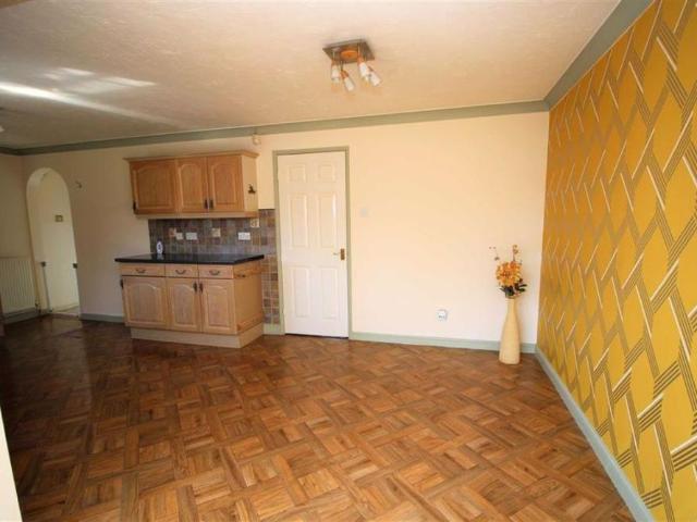 4 bedroom detached house to rent