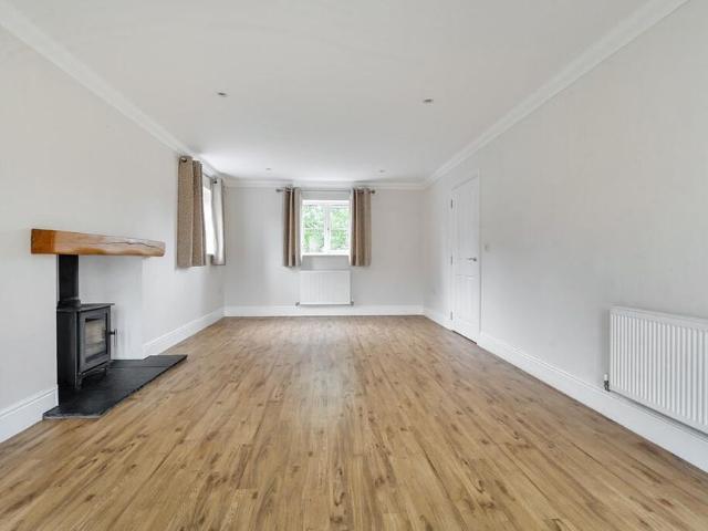 4 bedroom detached house to rent