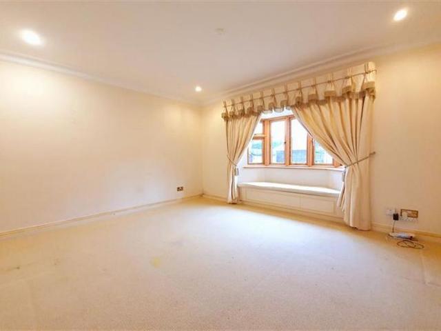 4 bedroom detached house to rent