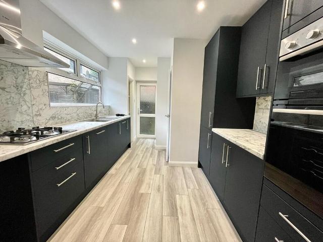 4 bedroom detached house to rent