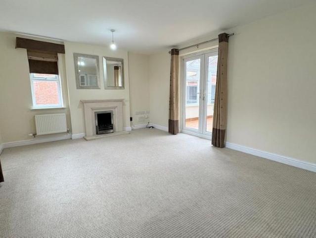 4 bedroom detached house to rent