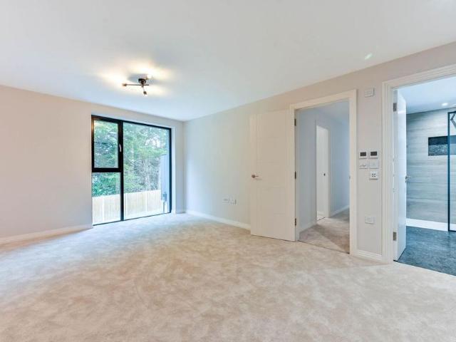 4 bedroom detached house to rent