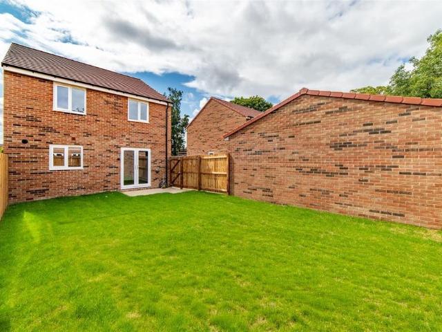 4 bedroom detached house to rent