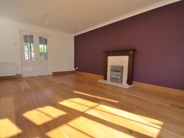 4 bedroom detached house to rent