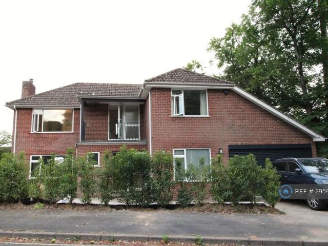 4 bedroom detached house to rent