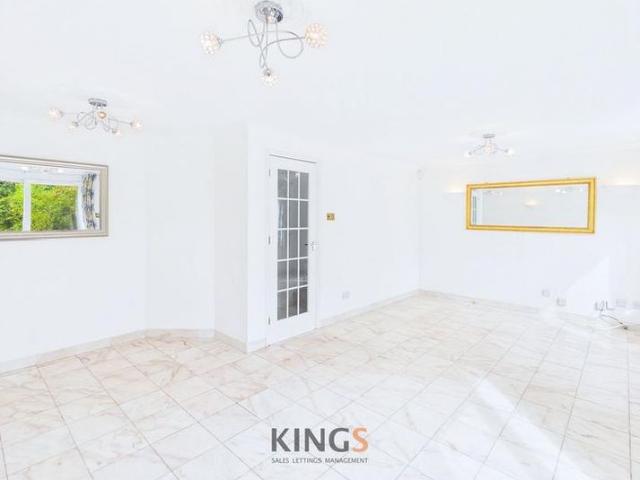 4 bedroom detached house to rent