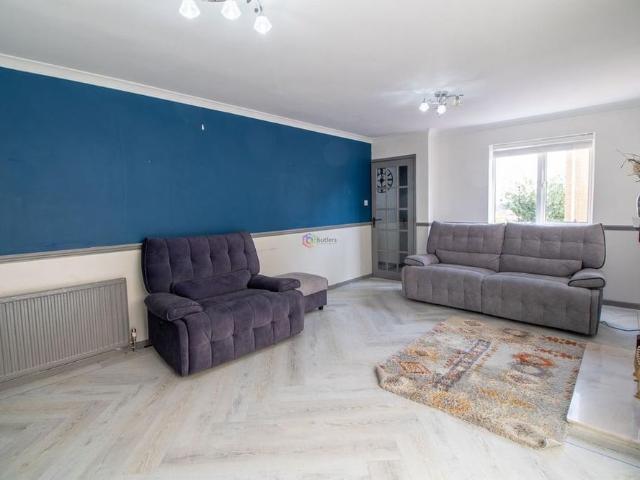 4 bedroom detached house to rent