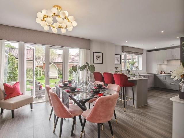 4 bedroom detached house to rent