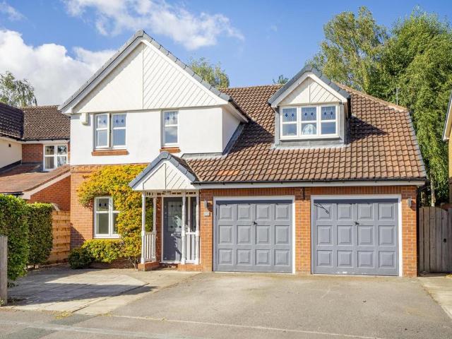 4 bedroom detached house to rent