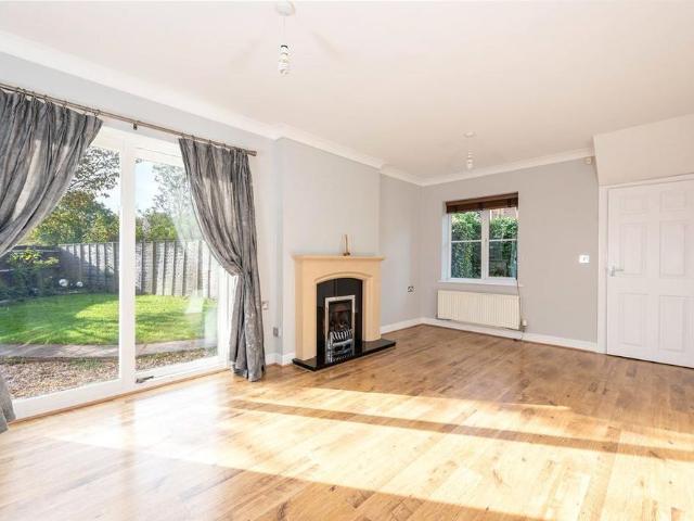 4 bedroom detached house to rent