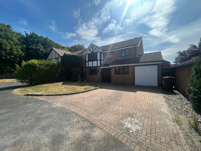 4 bedroom detached house to rent