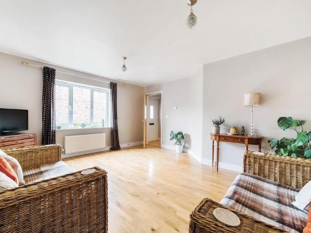 4 bedroom detached house to rent
