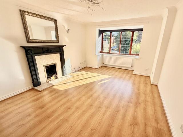 4 bedroom detached house to rent