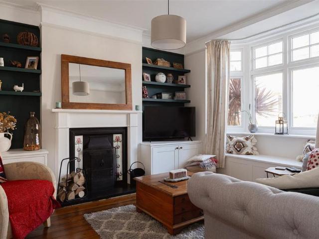 4 bedroom detached house to rent