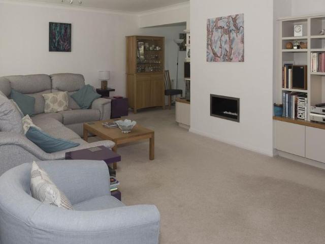 4 bedroom detached house to rent