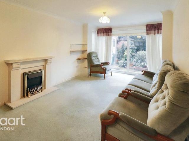 4 bedroom detached house to rent